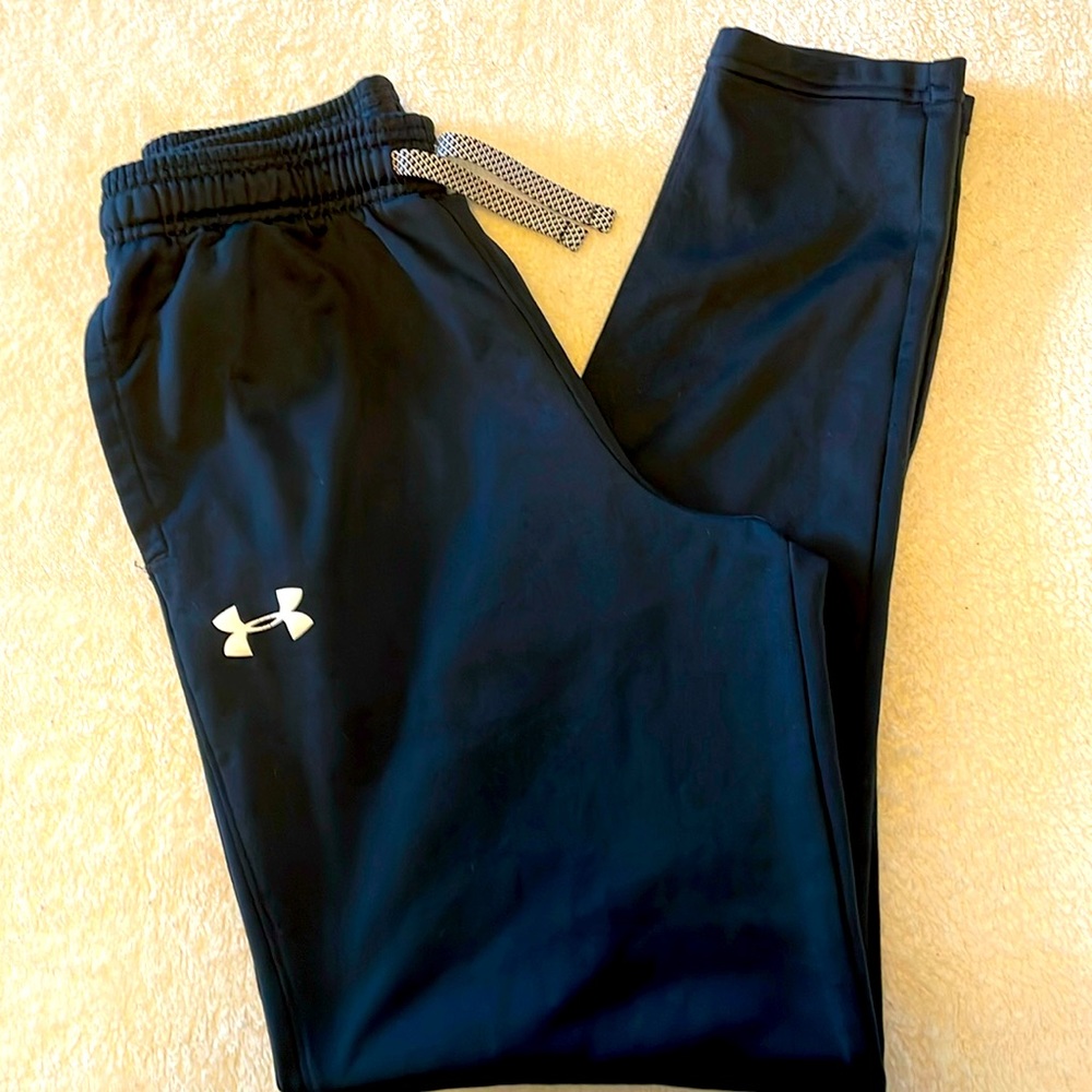 Under Armour youth XL fitted black pants/joggers.